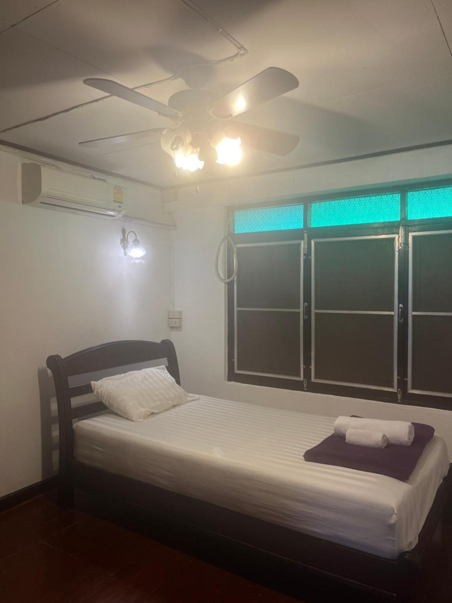Tata Guesthouse Τσιάνγκ Μάι Εξωτερικό φωτογραφία
