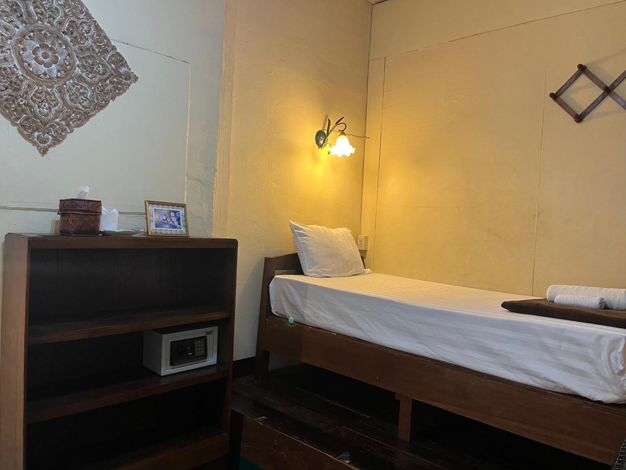 Tata Guesthouse Τσιάνγκ Μάι Εξωτερικό φωτογραφία