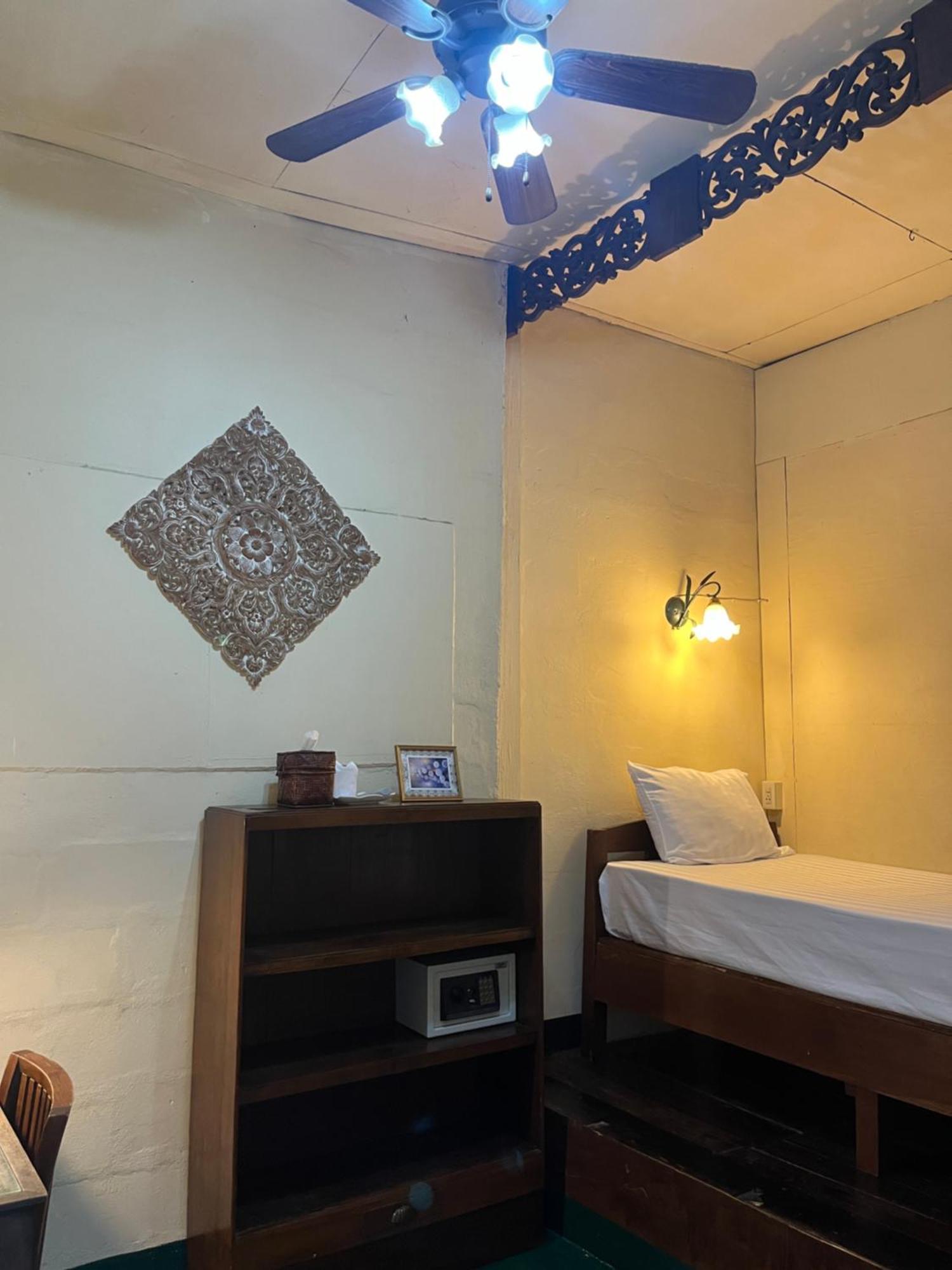 Tata Guesthouse Τσιάνγκ Μάι Εξωτερικό φωτογραφία